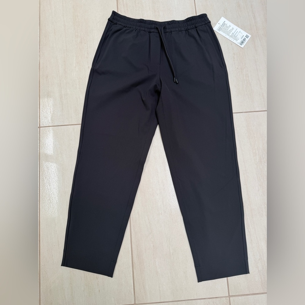 NWT Lululemon Tapered-Leg Mid-Rise 7/8 Pant *Luxtreme in Black in size Small
